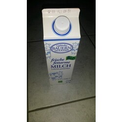 Frische fettarme Milch