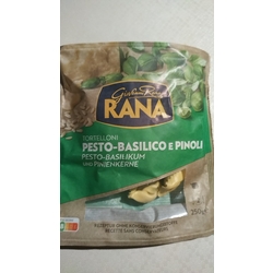 Tortellini Pesto-Basilico E Pinoli(Pesto-Basilikum und Pinienkerne)